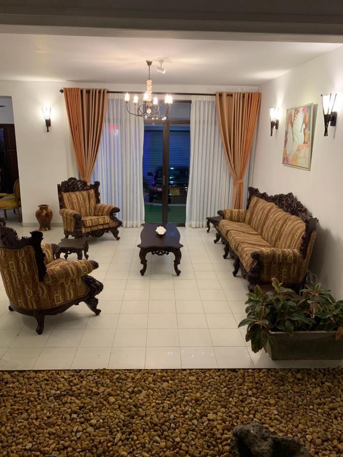 Elegance Oasis, Colombo 3酒店 外观 照片
